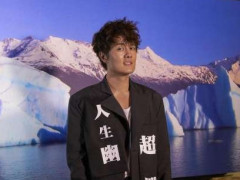 吴克群全新专辑《人生超幽默》 用反讽道破看似美好的假象