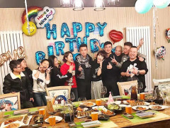 李念主演《别用爱情说事儿》顺利杀青 众主创齐聚一堂举杯庆祝