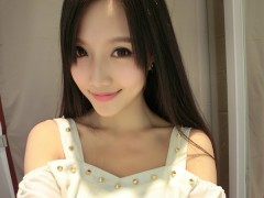 我舔女友闺蜜下面 女友小茵便利店全集