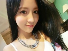 吃女友闺蜜的奶 女友火车被轮 我和女友滚床单过程