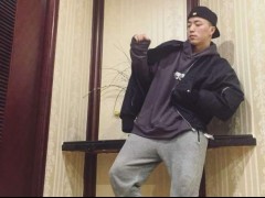 《中国有嘻哈》选手Jony J忘词 明星制作人为他感动遗憾
