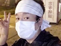 ����ƽ��ҹ�˶����ϳ� ·�˰������ɹ�