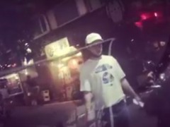小乐路边突跳舞 Andy哥车内傻住“他怎么了”笑歪