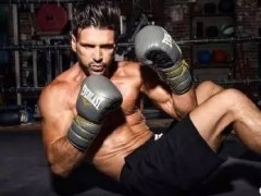 《战狼2》大反派弗兰克 54岁肌肉男秒杀小鲜肉