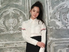 欧阳娜娜才说减肥就偷吃 圆圆硬拗变尖尖