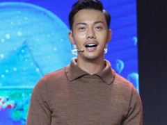 《橙红年代》发布会 陈伟霆留胡须挑战硬汉血性角色