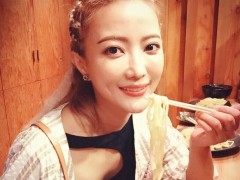 黄美珍经痛也要血拼 狂吃拉面吃到吐
