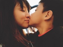 章龄之晒与儿子酒酒亲密合影 母子玩亲亲萌翻众人