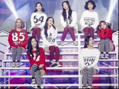少女时代10周年见面会惊喜 穿“出道打歌服”粉丝瞬间泪崩