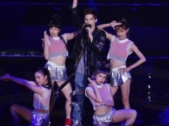 派伟俊为大片写主题曲 首登四面台记走位错乱