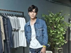 毕书尽渴望爱情不怕整形女 穿内裤当宅男放松