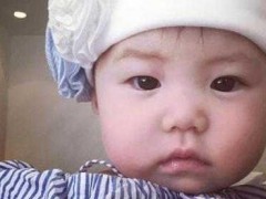 陈冠希晒女儿Alaia正面照片 怀抱爱女获赞好丈夫好父亲