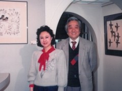 琼瑶照料病夫:完全没自我 衣不解带伺候展现爱情