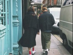 余文乐晒照秀恩爱 与女友王棠云十指紧扣超甜蜜